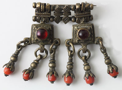 Brooch with beads